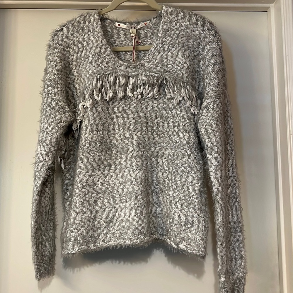 NWT Chelsea & Violet Large Gray and White Fuzzy Fringe Sweater